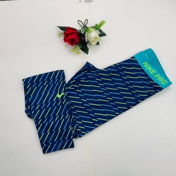 Nike Pro Leggings - Picture 3 of 8